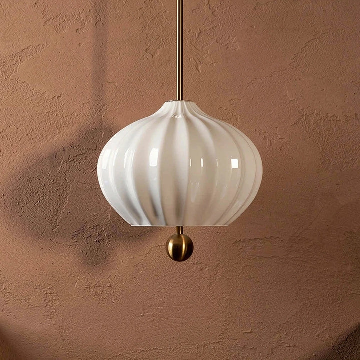 Ninniku | Milk Glass Pendant Light
